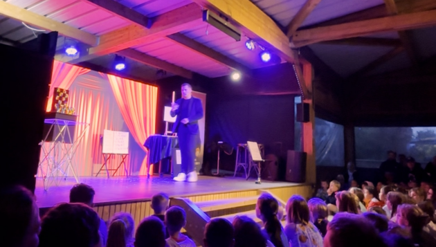 Eurocamp La Vallee magic show