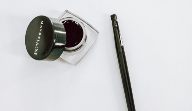 Eyeliner for hooded eyes