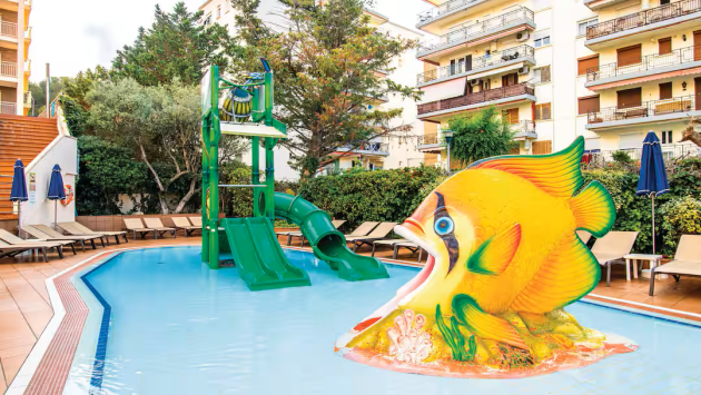 Golden Avenida Family Suites, Salou