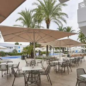 Hoposa Villaconcha outdoor dining area
