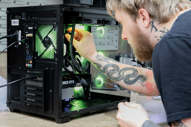 A CyberPowerPC expert looks inside a custom built gaming PC