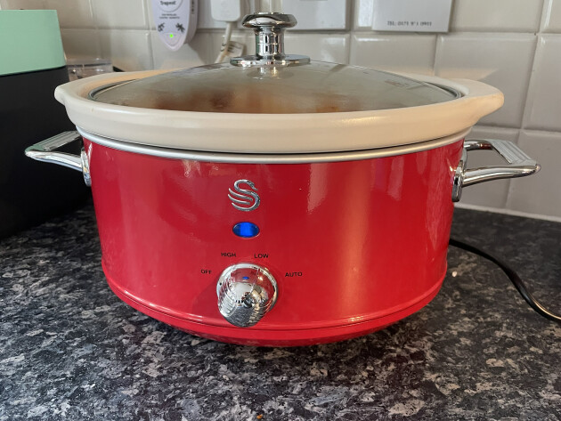 Swan 3.5L Retro Red Slow Cooker in use