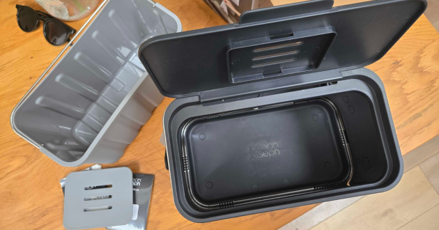 Everything you get with the Joseph Joseph food waste caddy
