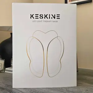 Packaging of the KESKINE LED light therapy mask