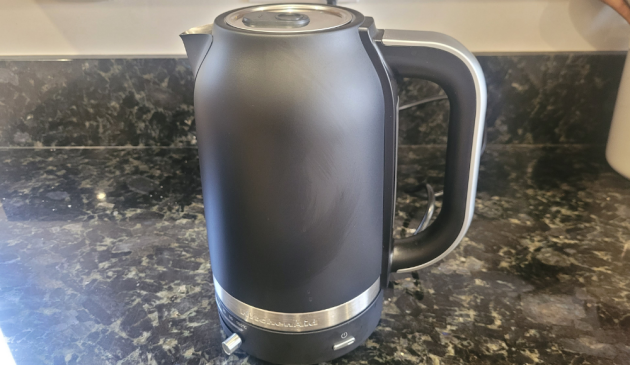 KitchenAid Breakfast Suite Kettle in use