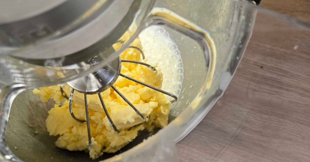 Churning butter using the KitchenAid Artisan Plus Stand Mixer