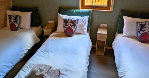 Knights Retreat Lodges bedroom