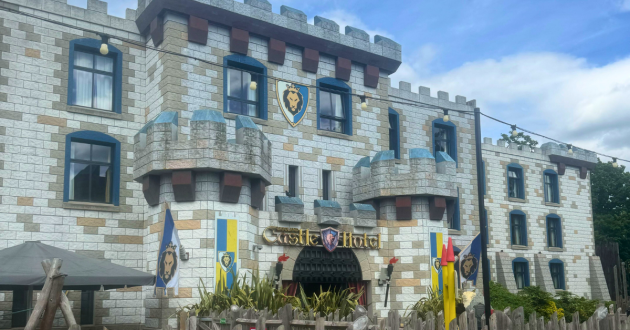 The entrance of the Castle Hotel at LEGOLAND Windsor Resort