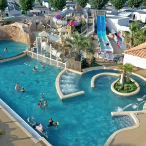 Les Ecureuils Eurocamp pool