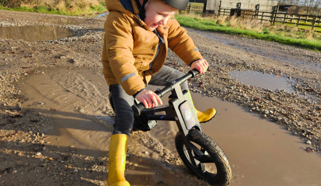 Liferyder Vogue balance bike muddy terrain