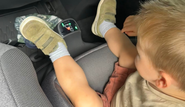 little boy in Cybex Anoris T2 with light up installation guide