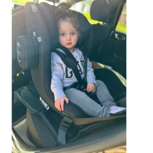 Child in Axkid Minikid 4 Max