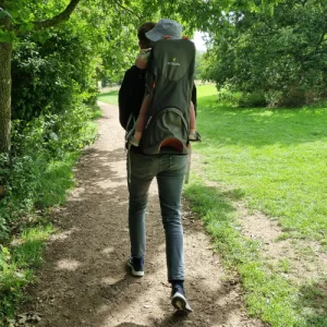 Father carrying toddler in LittleLife Cross Country S4