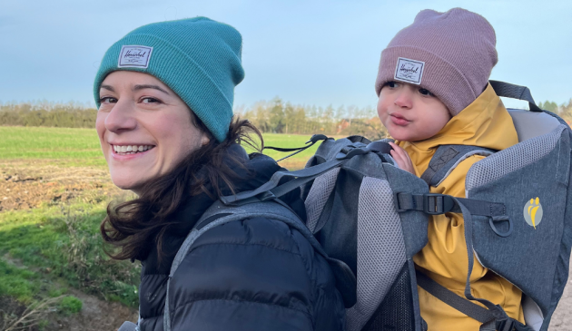 mum testing the LittleLife Pathseeker carrier with her toddler