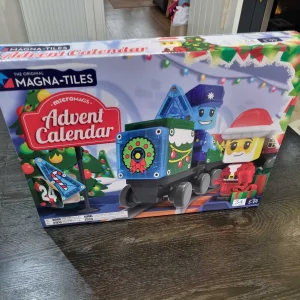 MAGNA-TILES Advent Calendar box