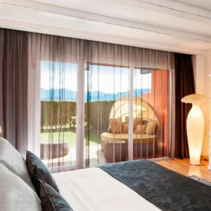 Mas Tapiolas room
