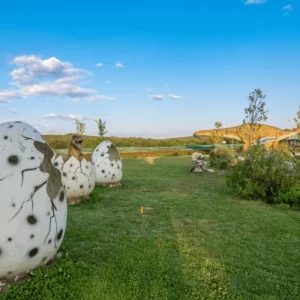 Mon Perin, Bale, Istria dinosaur theme