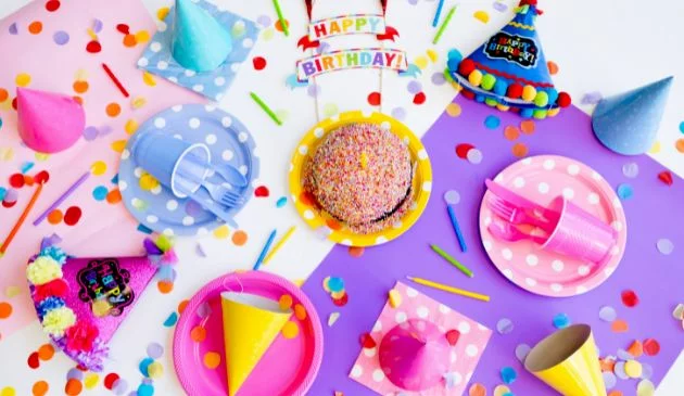 Table of kids' party decorations