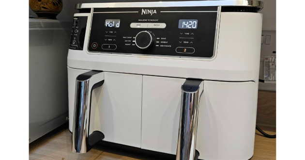 Ninja AF400UK Air Fryer on a kitchen counter