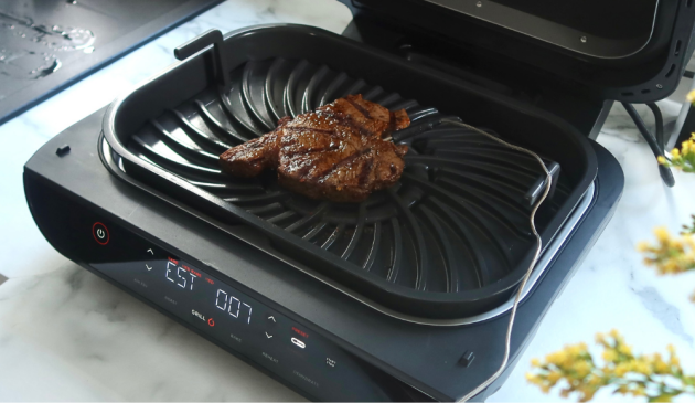 Ninja Foodi Max AG551UK Health Grill & Air Fryer in use