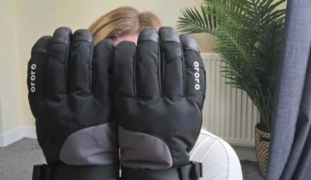 Mumsnet tester wearing Ororo Twin Cities outer shell gloves