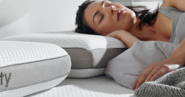 A picture of a woman sleeping on the Otty Deluxe Pure Pillow
