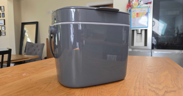 A look at the OXO Good Grips Easy-Clean Compost Bin without its packaging on
