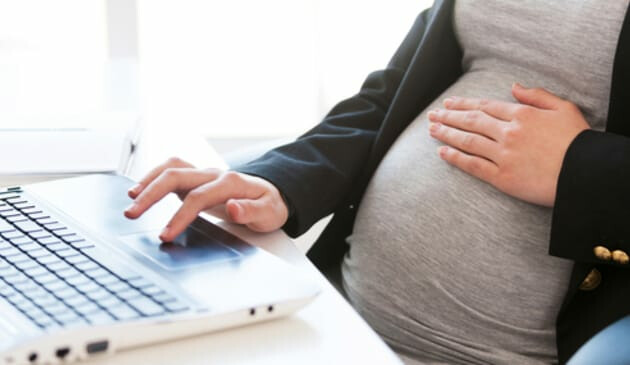 pregnant-woman-work-laptop
