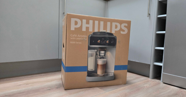 The Philips Café Aromis Series 8000 still in its box on the floor