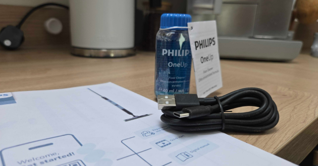 The floor cleaning solution included with the Philips OneUp 5000 Series Electric Mop