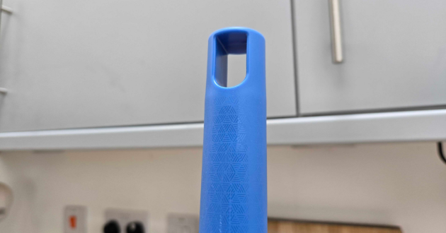 Up close to the Philips OneUp 5000 Series Electric Mop handle