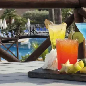 Play Mar & Spa cocktails by the pool