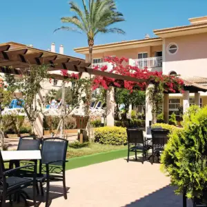 Play Mar & Spa outdoor dining area and pergoda