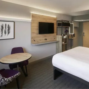 Premier Inn Dorchester room