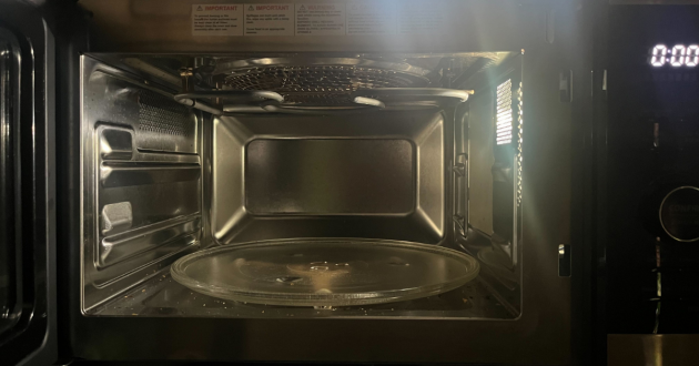 Salter DuoWave Air Fryer Microwave interior