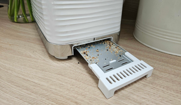 Russell Hobbs 24370 Inspire Toaster removable crumb tray