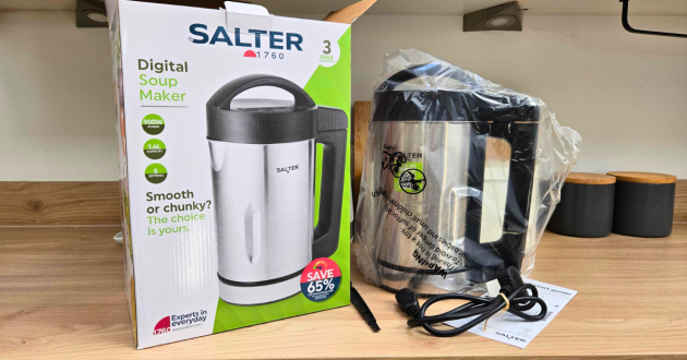 A look at what's inside the Salter Digital Soup Maker box