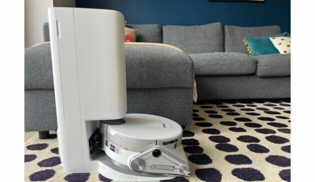 Samsung JetBot AI clean station