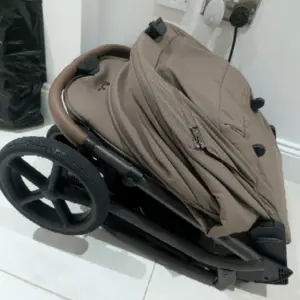 Silver Cross Breez and carrycot folded