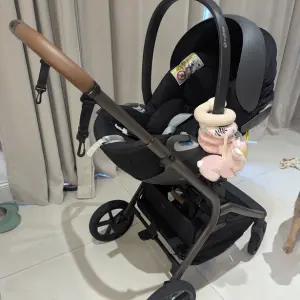 Silver Cross Breez with car seat