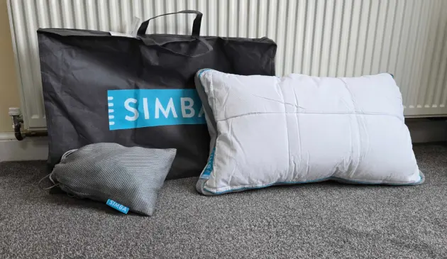 Everything inside the bag with the Simba Hybrid Pillow