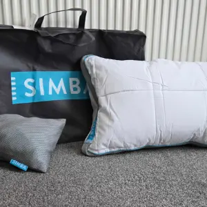 Everything inside the bag with the Simba Hybrid Pillow