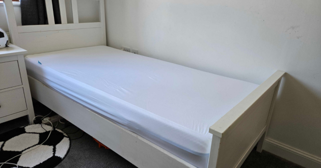 A view of the Simba TripleShield Tencel Cool Mattress Protector atop a single bed