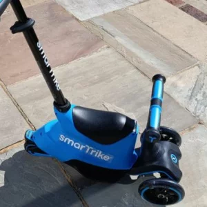 smarTrike Xtend Ride-On in blue on a patio