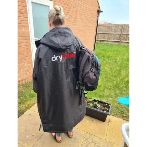 Journalist Laura Westerman models the dryrobe long sleeve advance