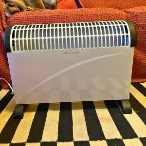 Mumsnet journalist Poppy O'Neill hand testing the Daewoo Convector Heater