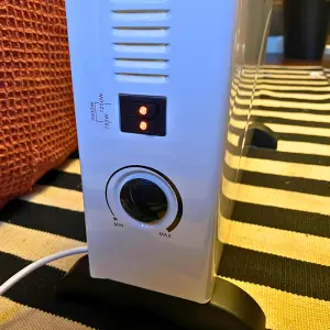 Mumsnet journalist Poppy O'Neill hand testing the Daewoo Convector Heater