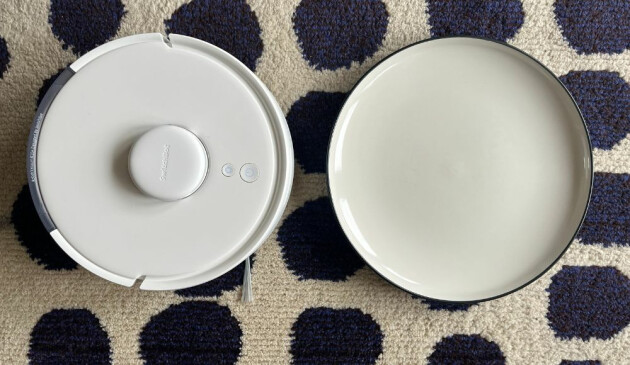 SwitchBot Mini K10+ dinner plate