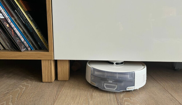 SwitchBot Mini Robot Vacuum K10+ wooden floor