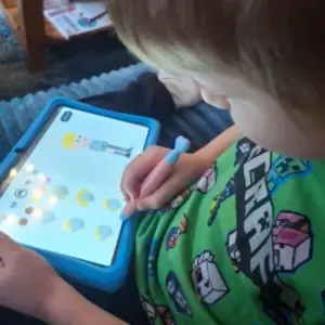 Child using Tabwee K10 Kids' Tablet